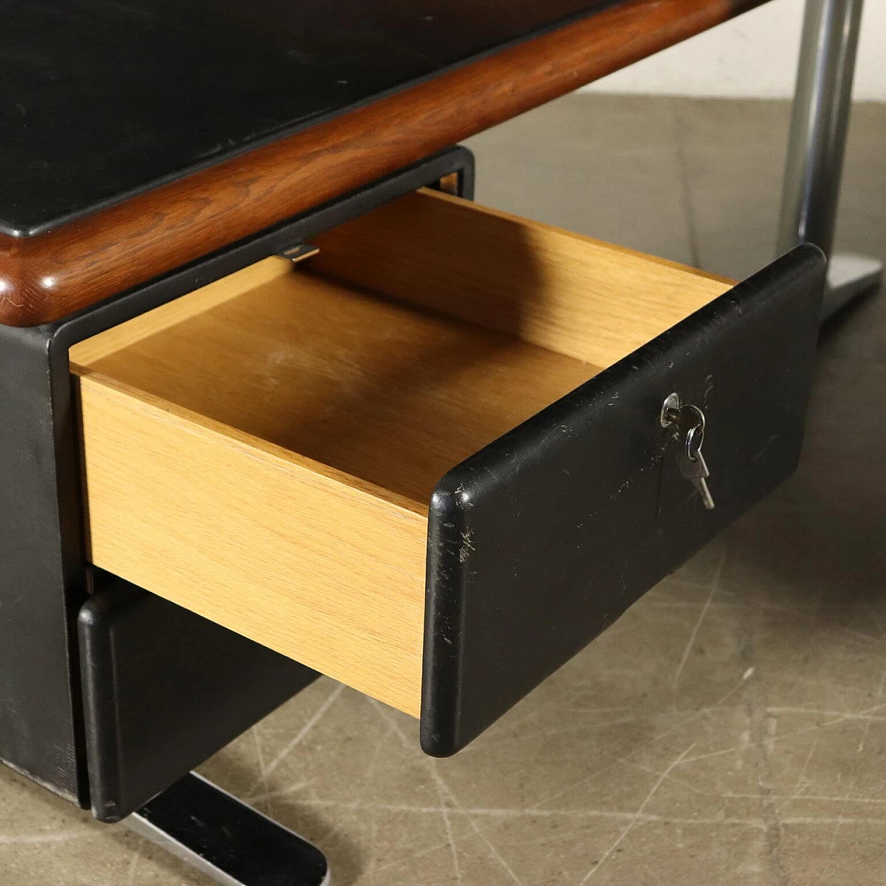 Desk in wood and leather, 80s 1103773