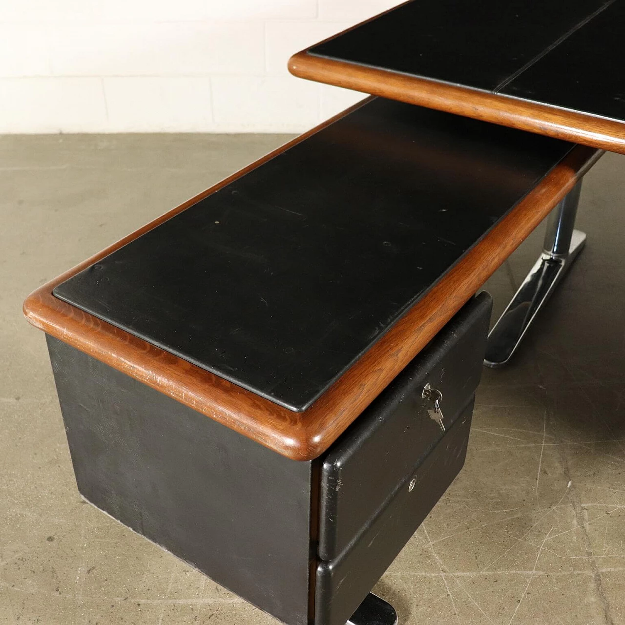 Desk in wood and leather, 80s 1103779