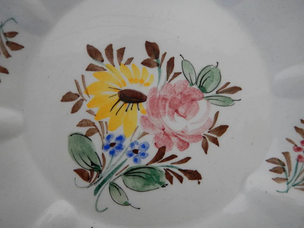 Coppia di piatti di La Fiorita Nove, in ceramica dipinta, anni 60 1104024