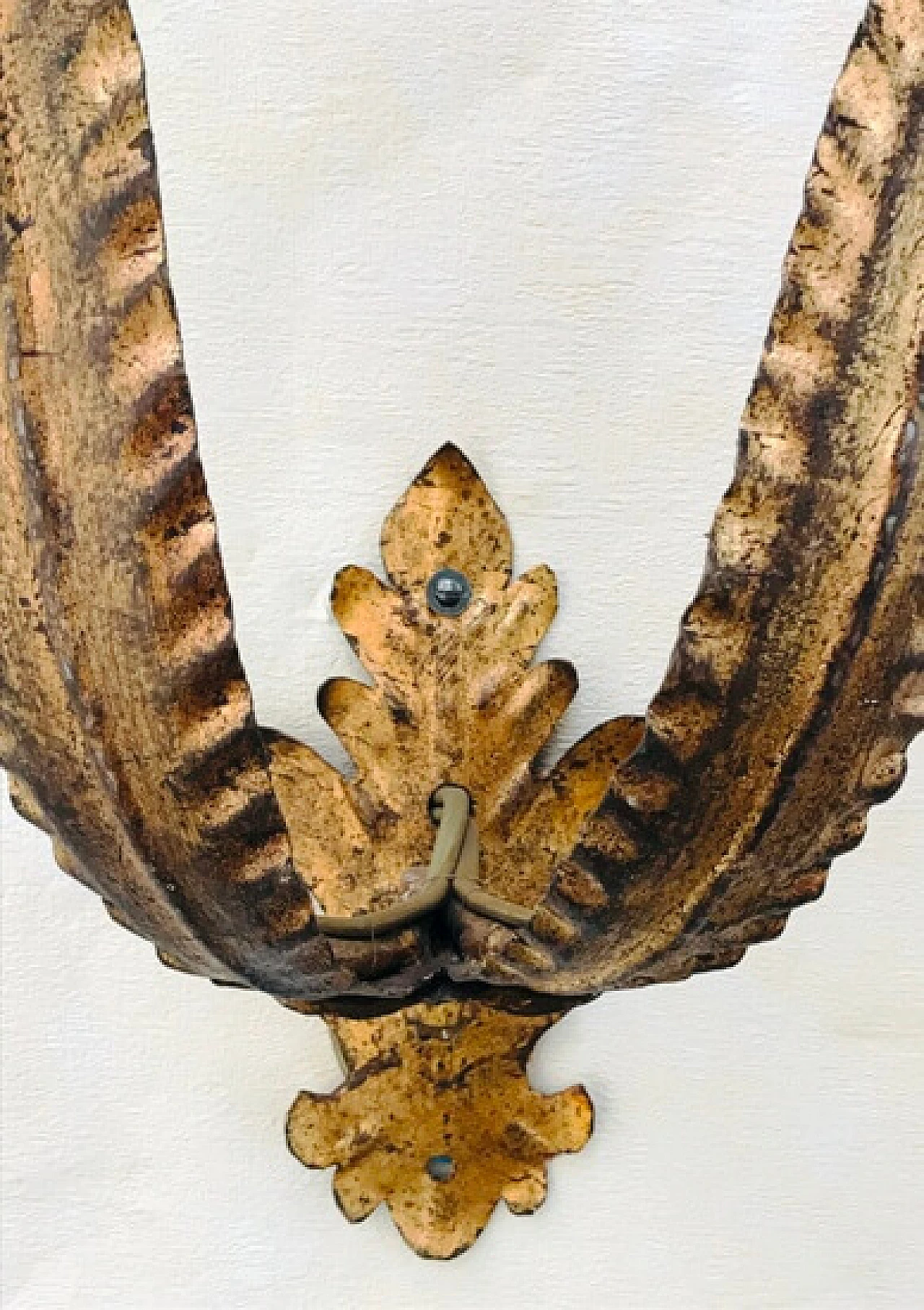 Pair of metal wall sconces with golden imperial style leaves, 20th century 1104075