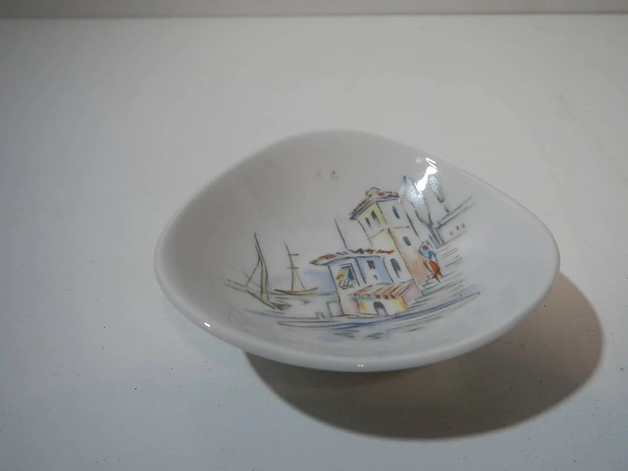 Small ceramic plate or ashtray in white painted ceramic by Ginori, Italy, 70s 1104079