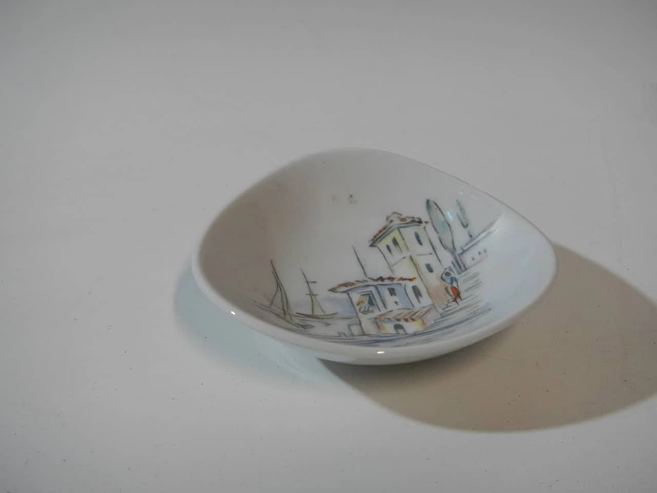 Small ceramic plate or ashtray in white painted ceramic by Ginori, Italy, 70s 1104081