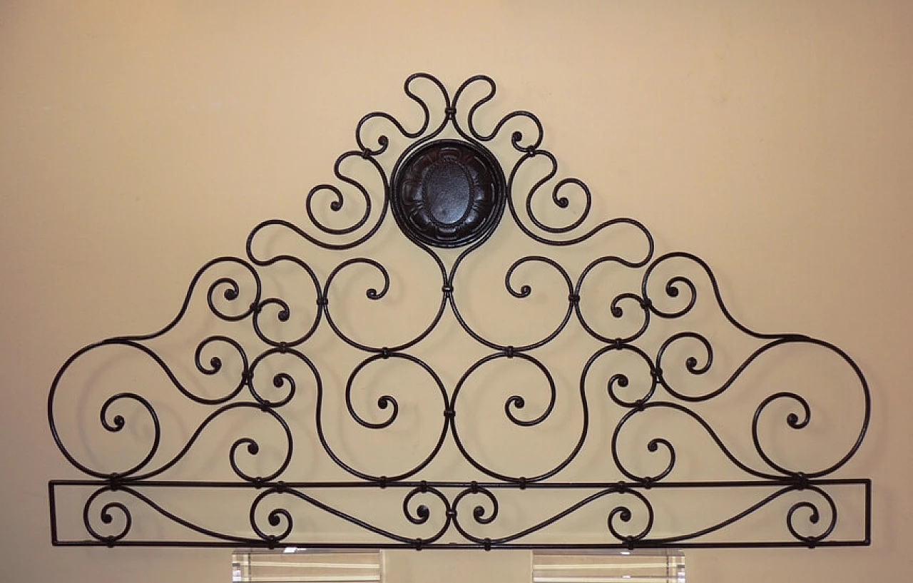 Double headboard with original rose window 1104147