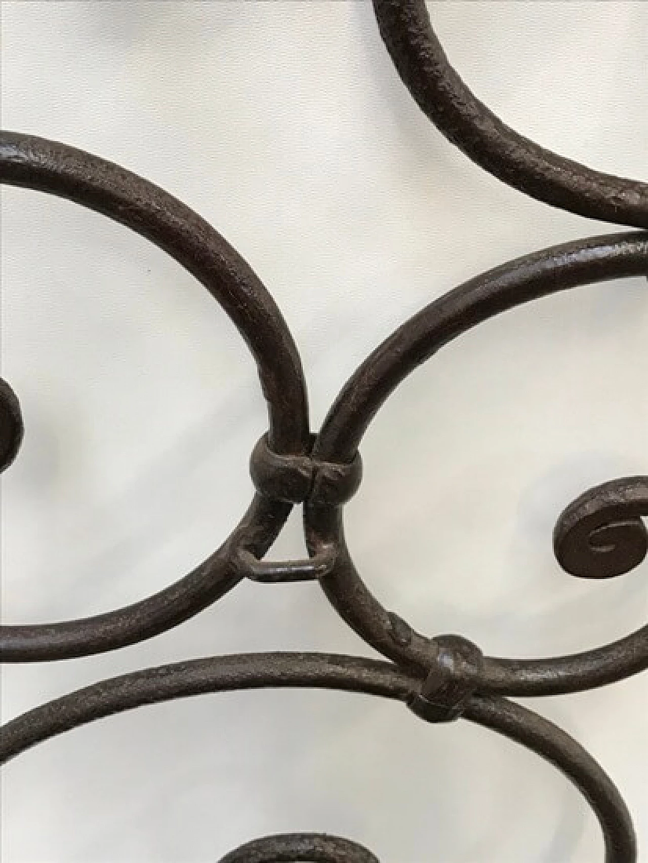 Double headboard with original rose window 1104149