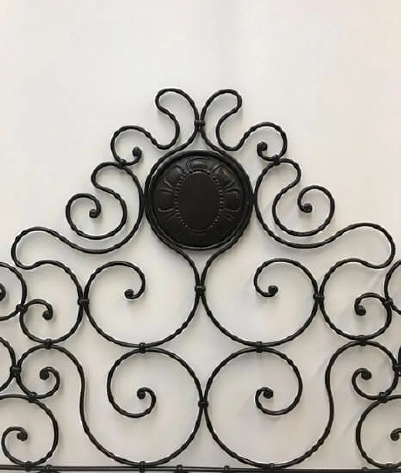 Double headboard with original rose window 1104151