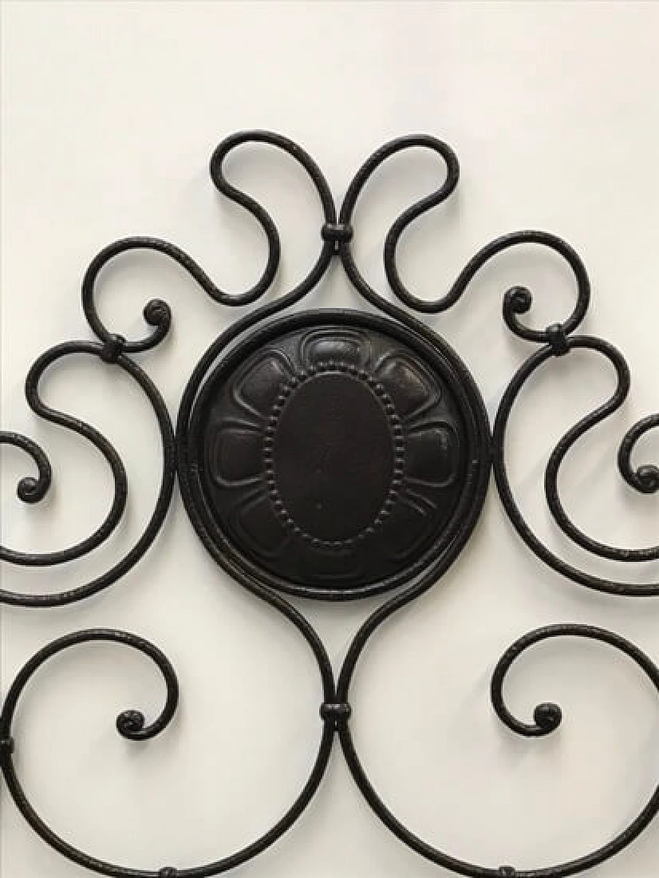 Double headboard with original rose window 1104153