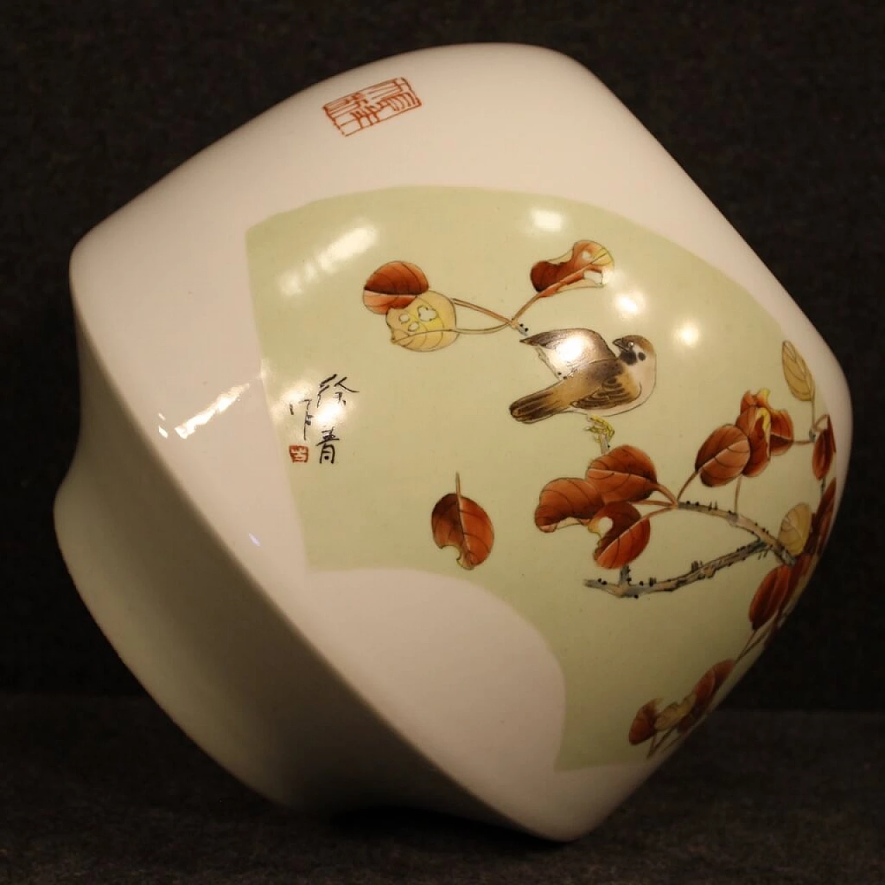 Vaso cinese in ceramica dipinta con decori floreali 1105362