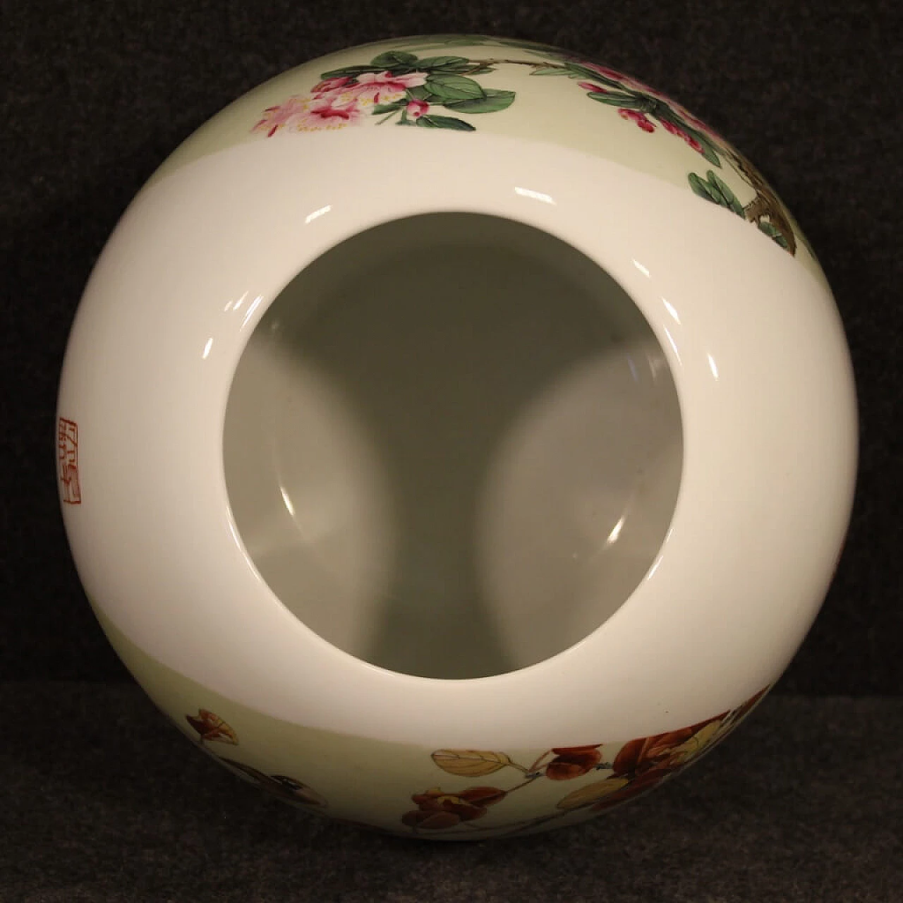 Vaso cinese in ceramica dipinta con decori floreali 1105363