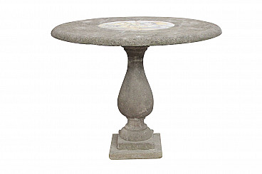 Tavolo da giardino in pietra con medaglione centrale in ceramica smaltata