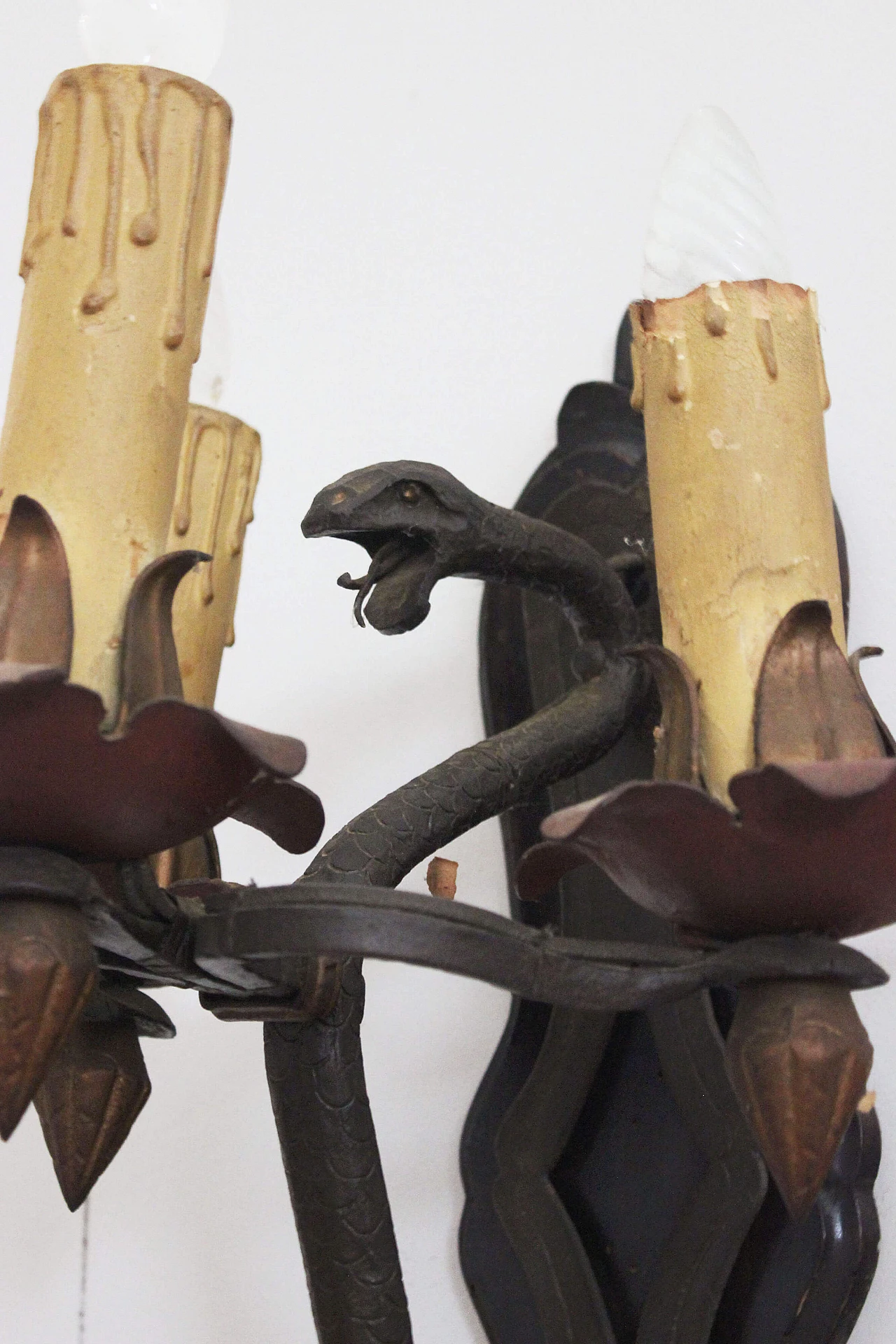 Coppia di applique in ferro battuto, anni '30 1106108