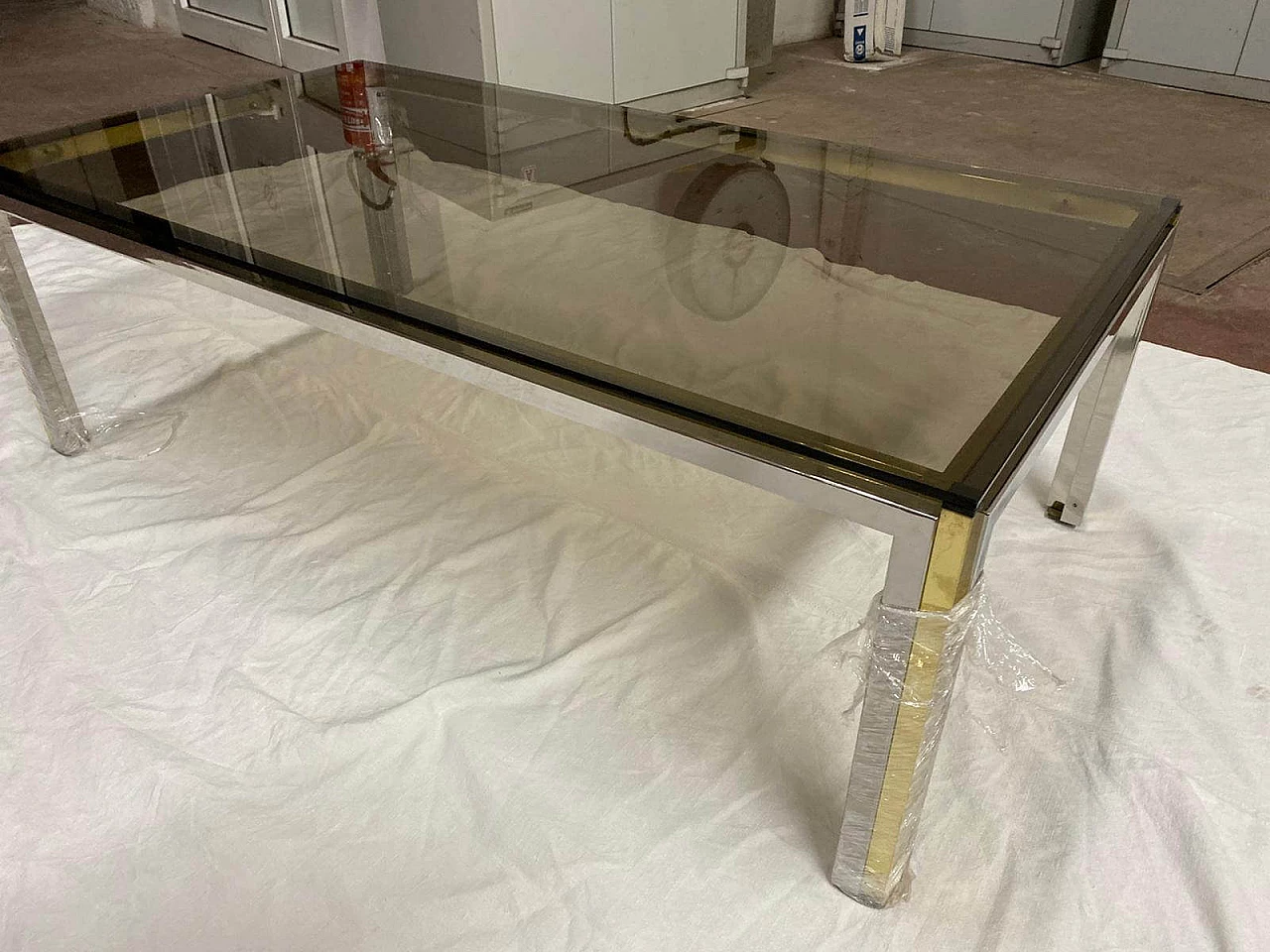 Coffee table in brass and smoked glass by Romeo Rega, 70's 1106242