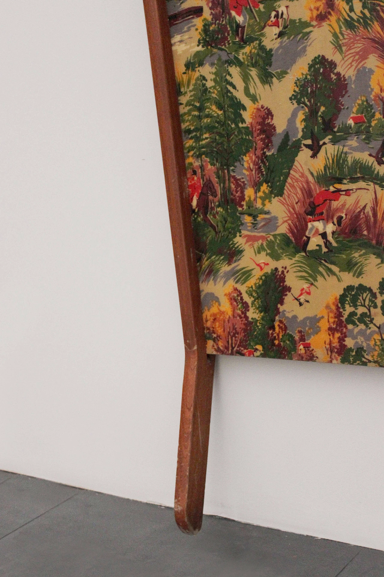 Teak wall clothes hanger with hunting scene, Italy, 50s 1106386