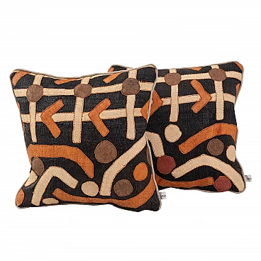 Pillow with arrows and polka dots kuba
