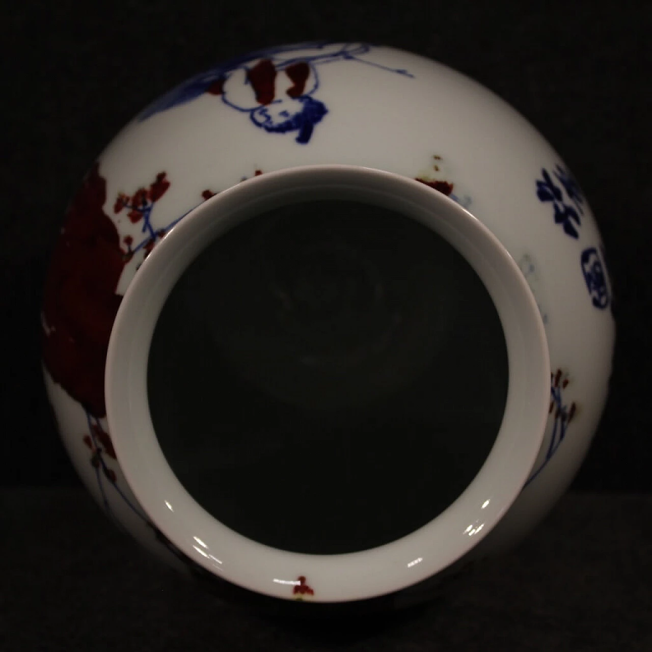Vaso cinese in ceramica dipinta e smaltata 1106683