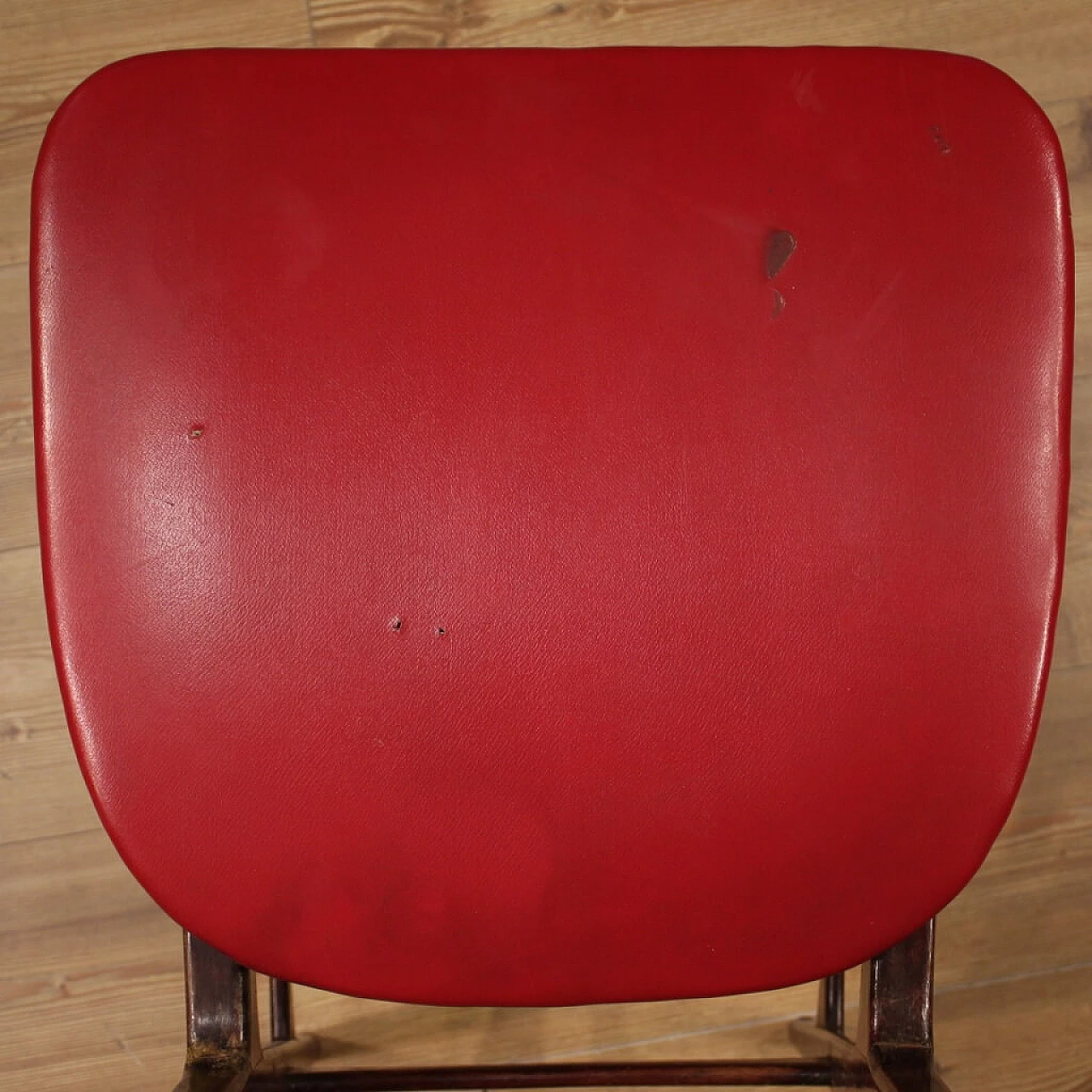 4 sedie in legno e skai rosso, anni '70 1106922