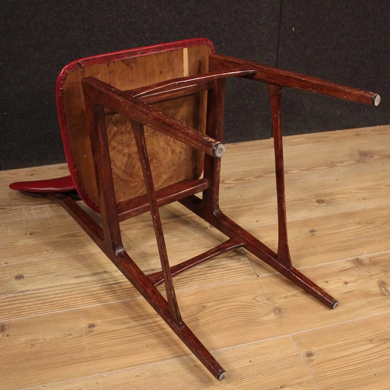 4 sedie in legno e skai rosso, anni '70 1106925