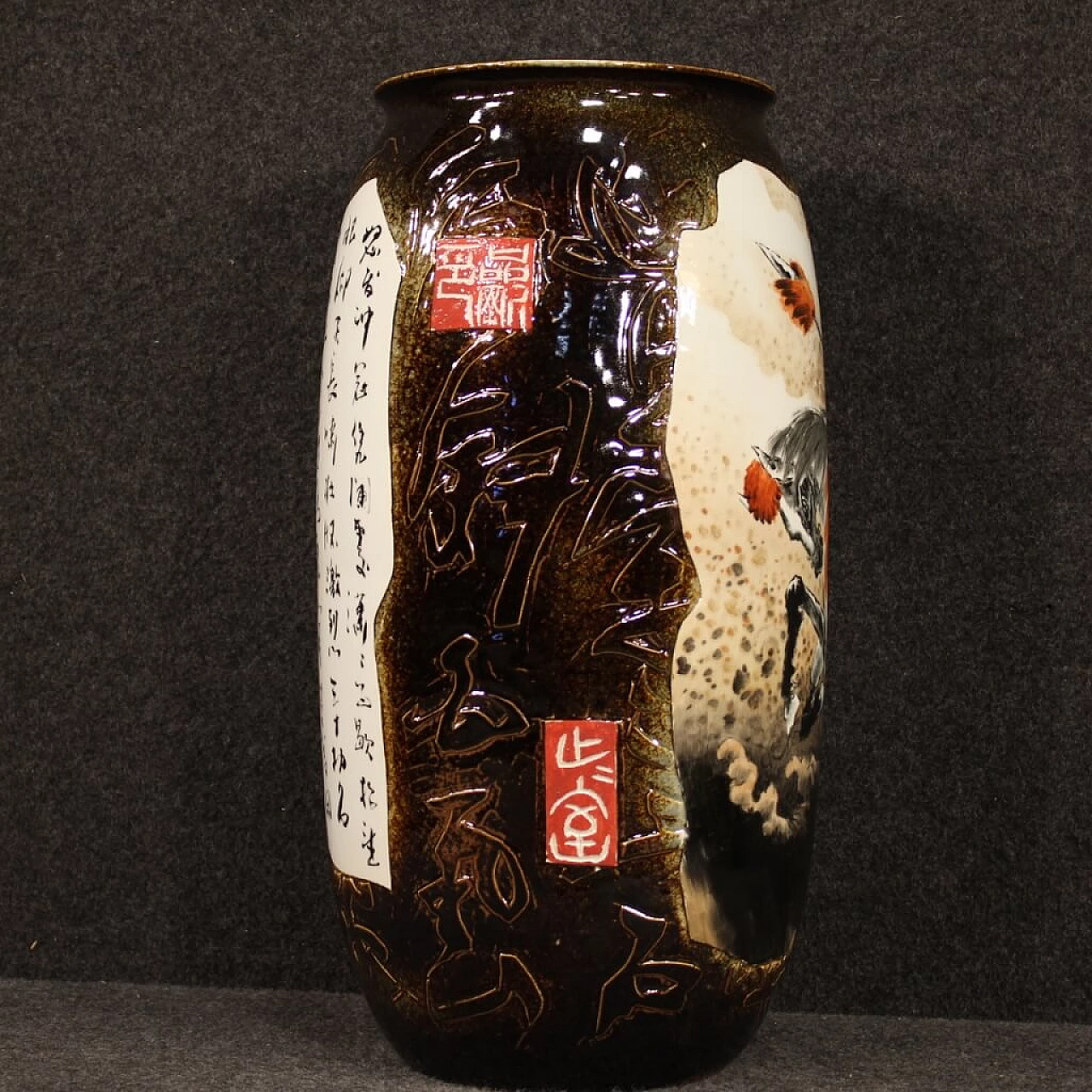 Vaso cinese in ceramica dipinta con guerriero a cavallo 1107391
