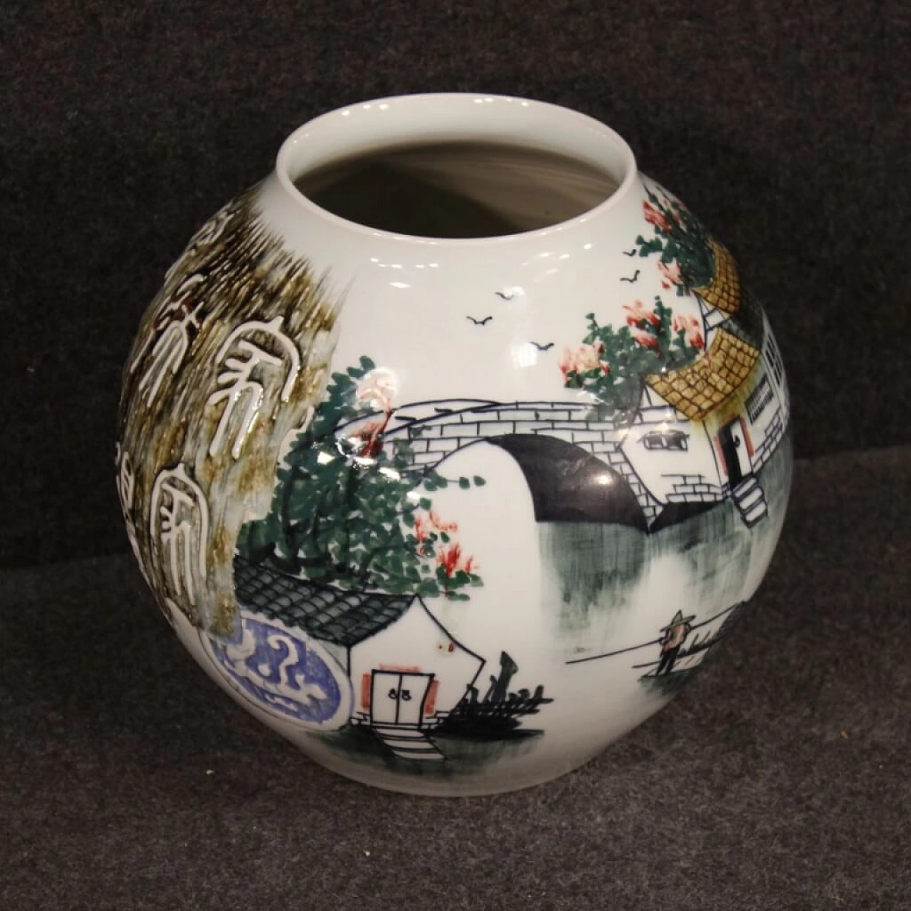 Vaso cinese in ceramica dipinta e smaltata 1107663