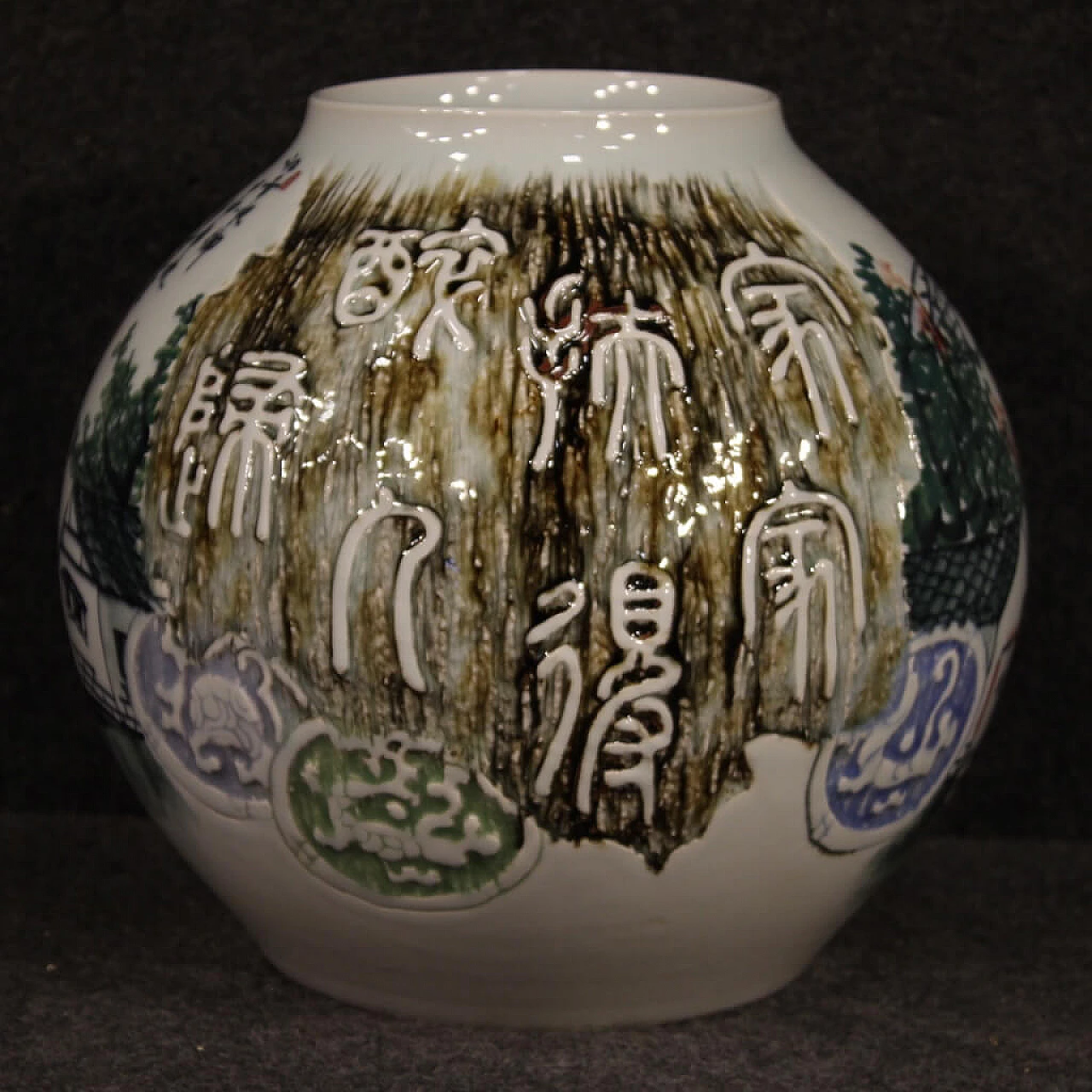 Vaso cinese in ceramica dipinta e smaltata 1107665