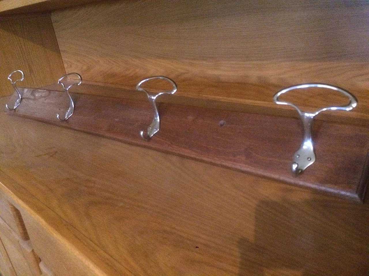 Appendiabiti a 4 ganci in legno e metallo 1108441