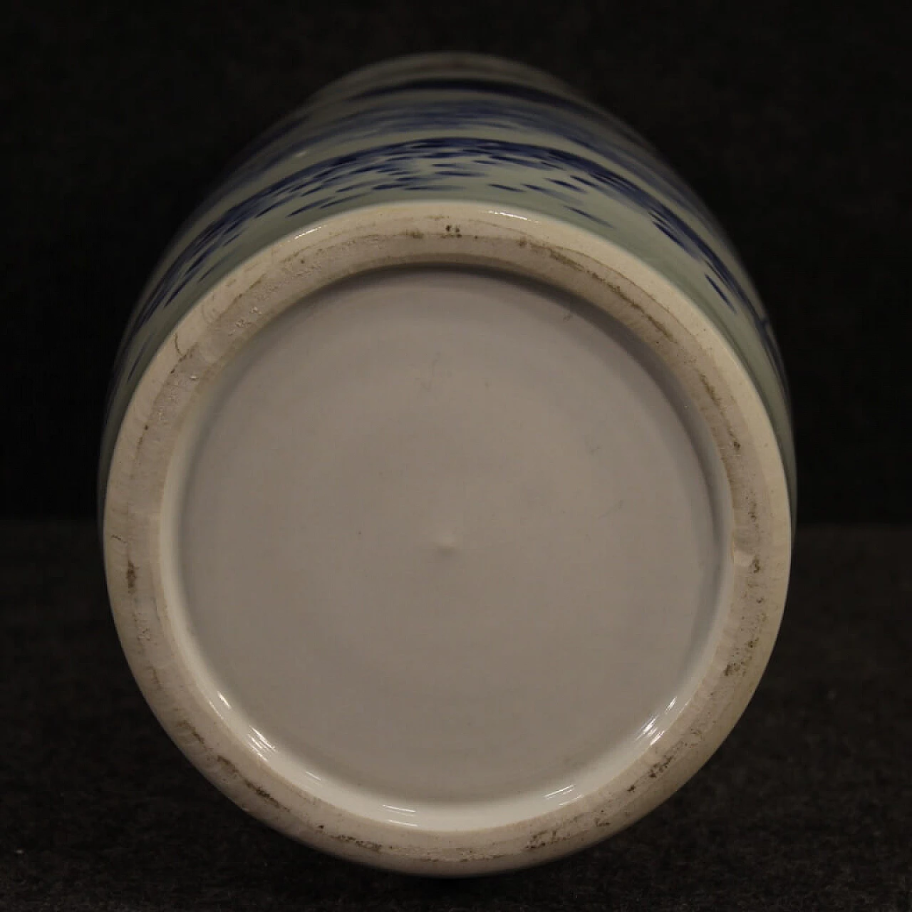 Vaso cinese in ceramica con paesaggio 1108809