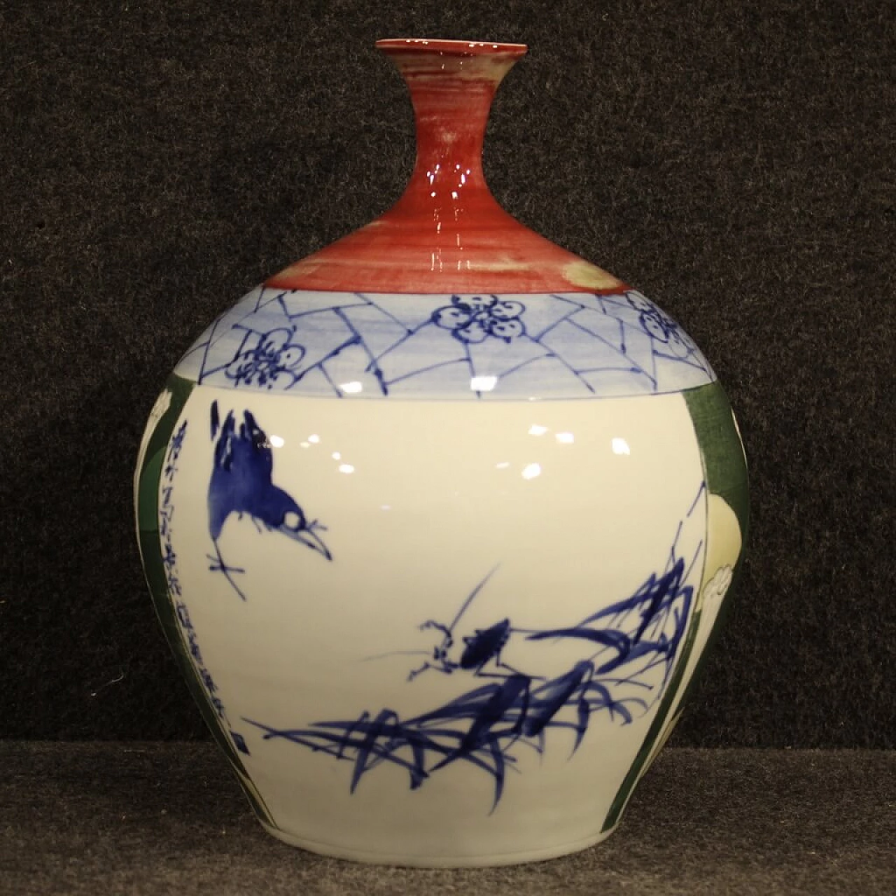 Chinese painted ceramic vase 1109121