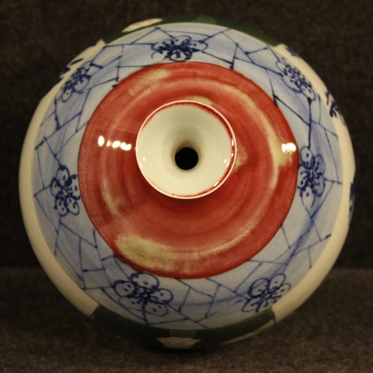 Chinese painted ceramic vase 1109122
