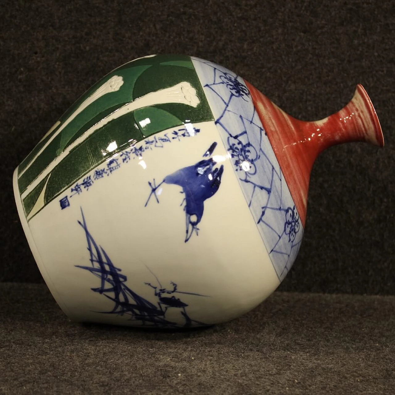 Chinese painted ceramic vase 1109124