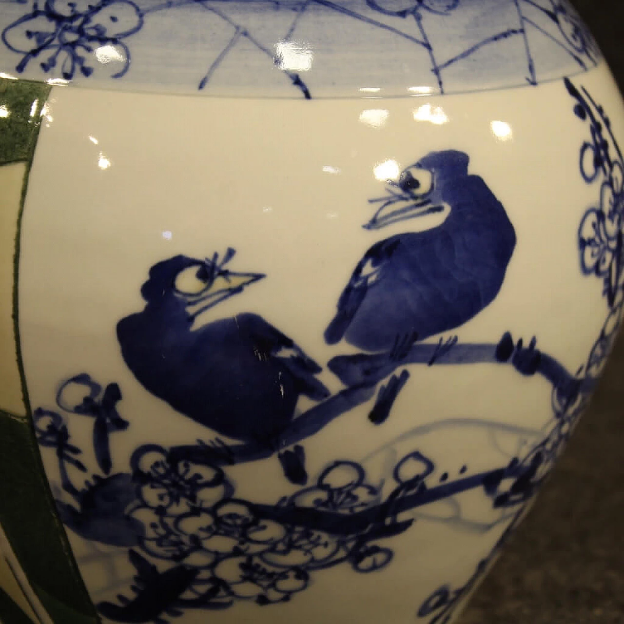 Chinese painted ceramic vase 1109126