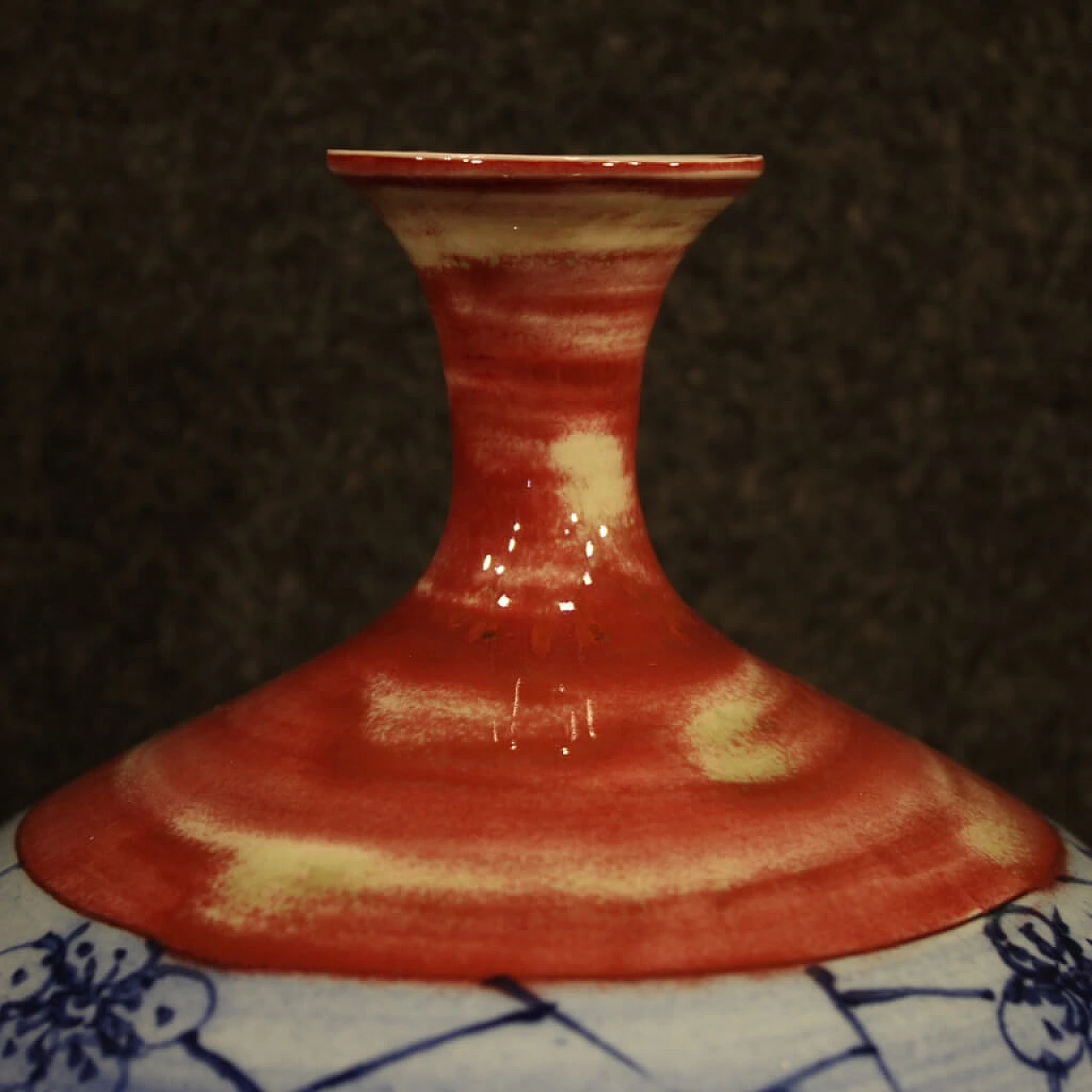 Chinese painted ceramic vase 1109128