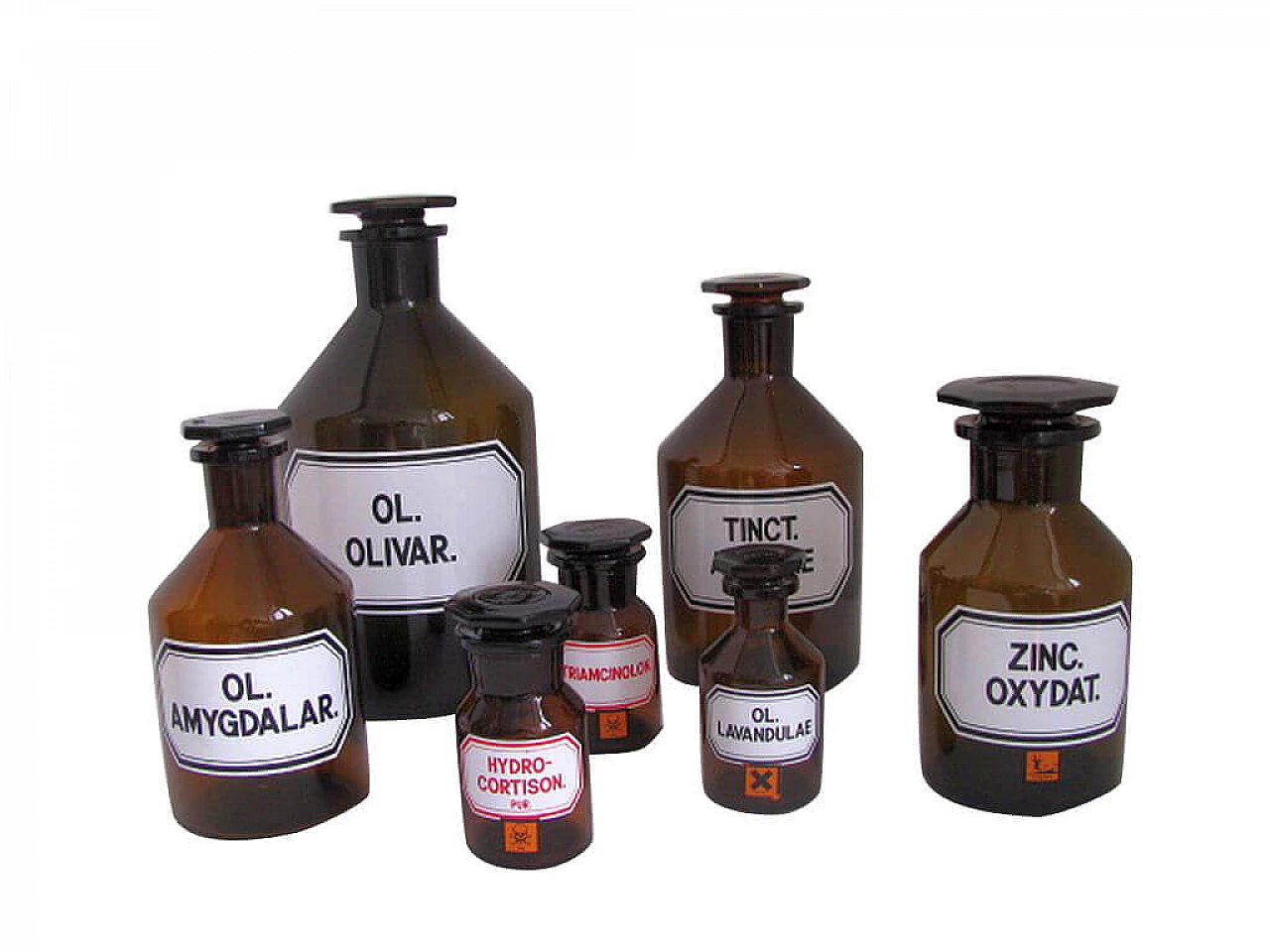 7 Glass pharmacy bottles 1109369