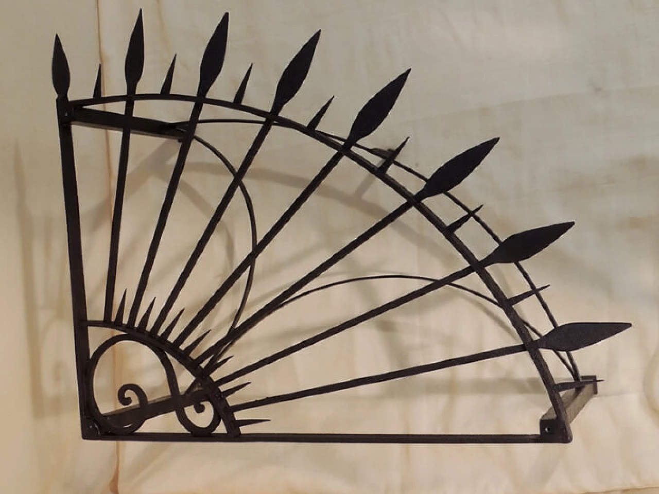 Tavolino da divano con lance, fine '800 1109452