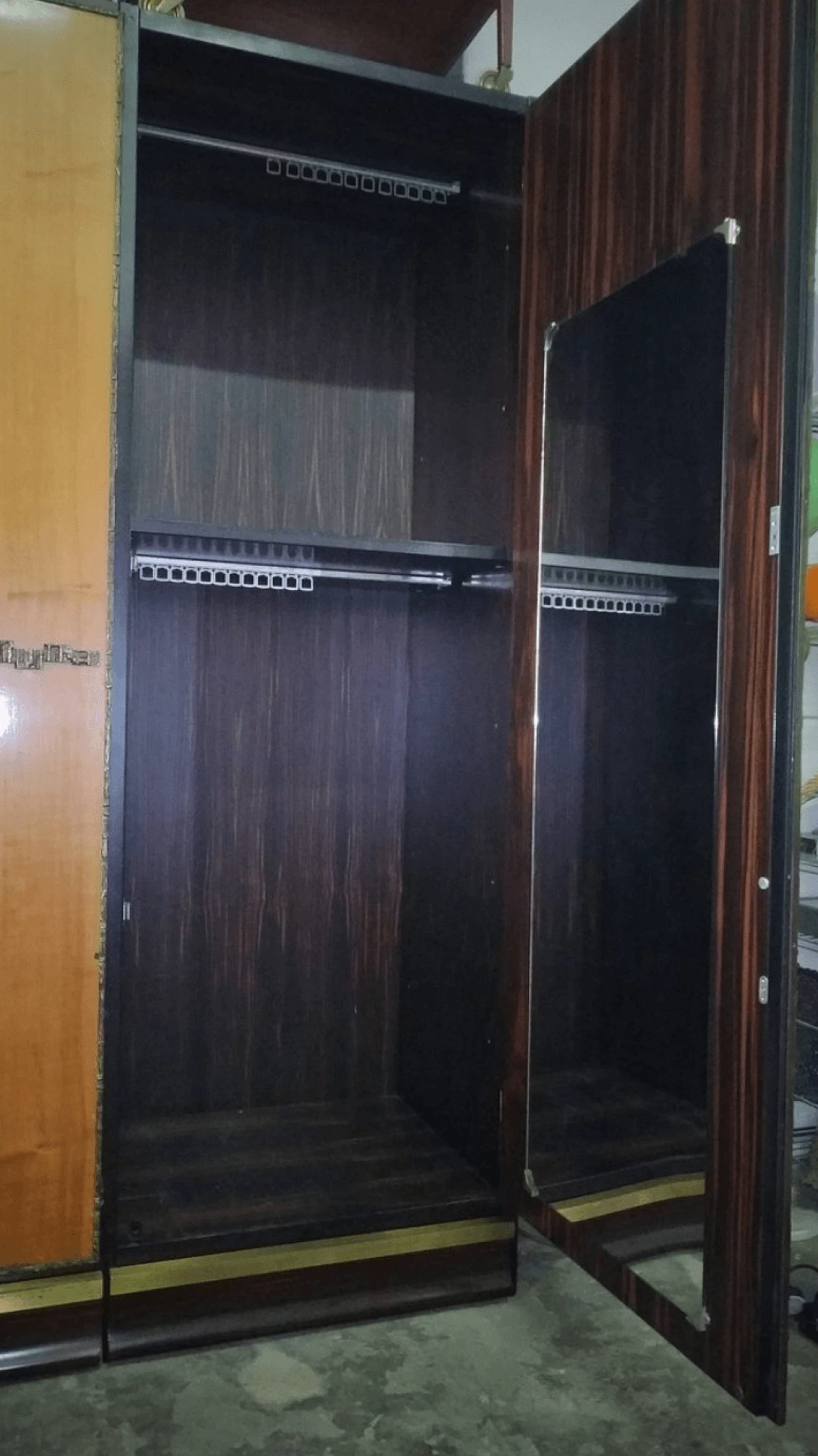 Armadio in Macassar, ebano e brozo di Luciano Frigerio per Frigerio di Desio, anni '50 1111690