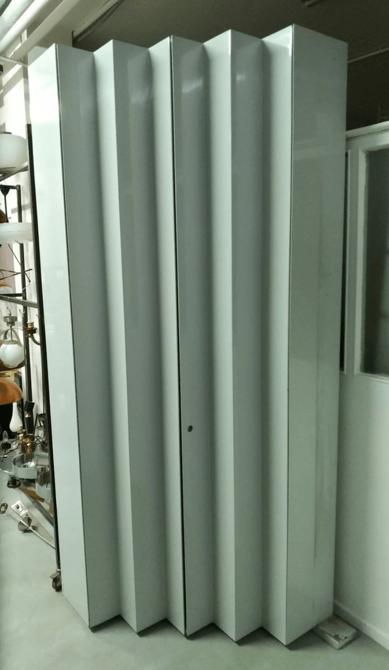 Armadio angolare bianco di Ambrogio Tressoldi e Alberto Salvati, anni '80 1111695