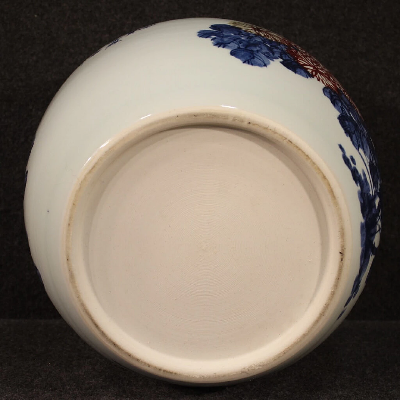 Chinese painted ceramic vase 1111785