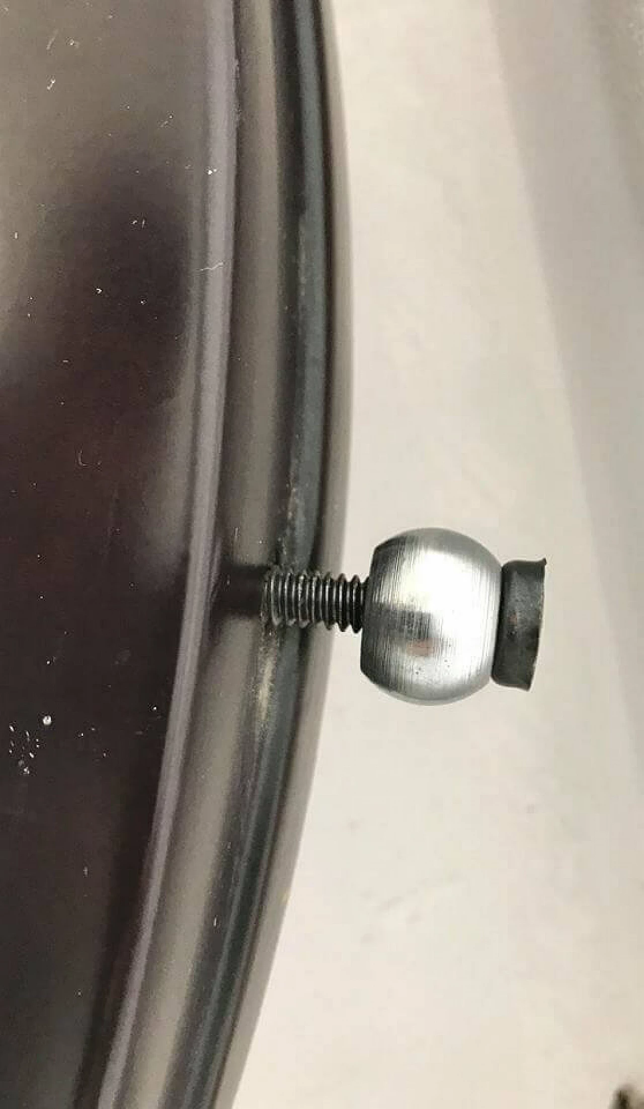 Specchio tondo da parete in legno, anni '70 1112402