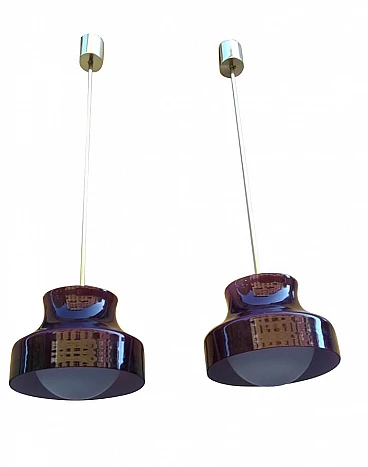 Coppia di lampadari in ottone e vetro opale, anni '50