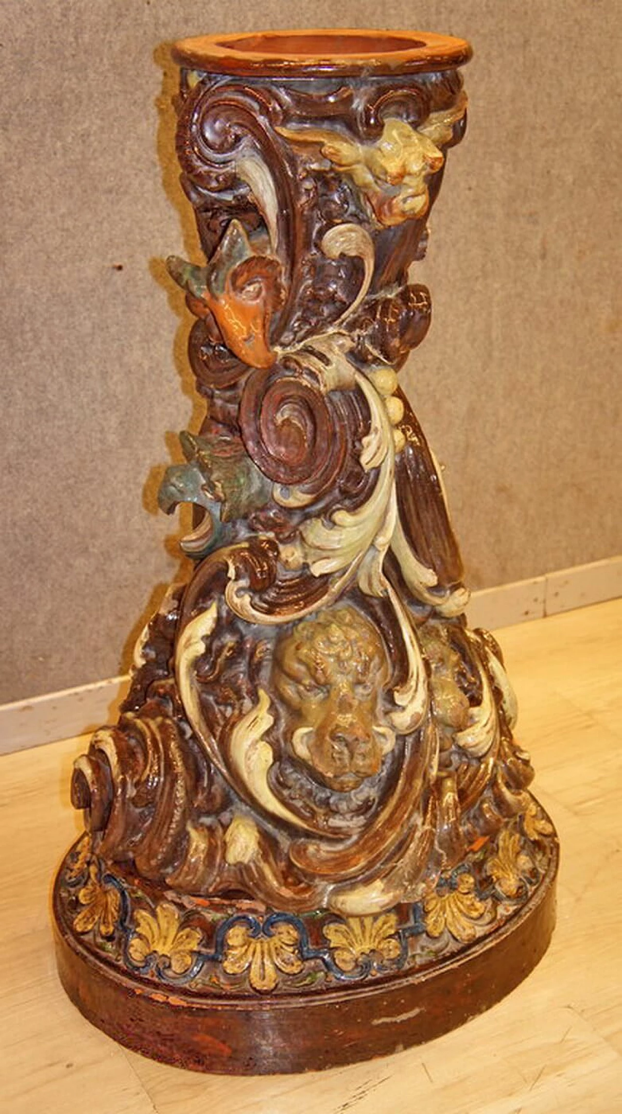 Fiorera antica in terracotta modellata e dipinta, Germania, primi '900. 1112683