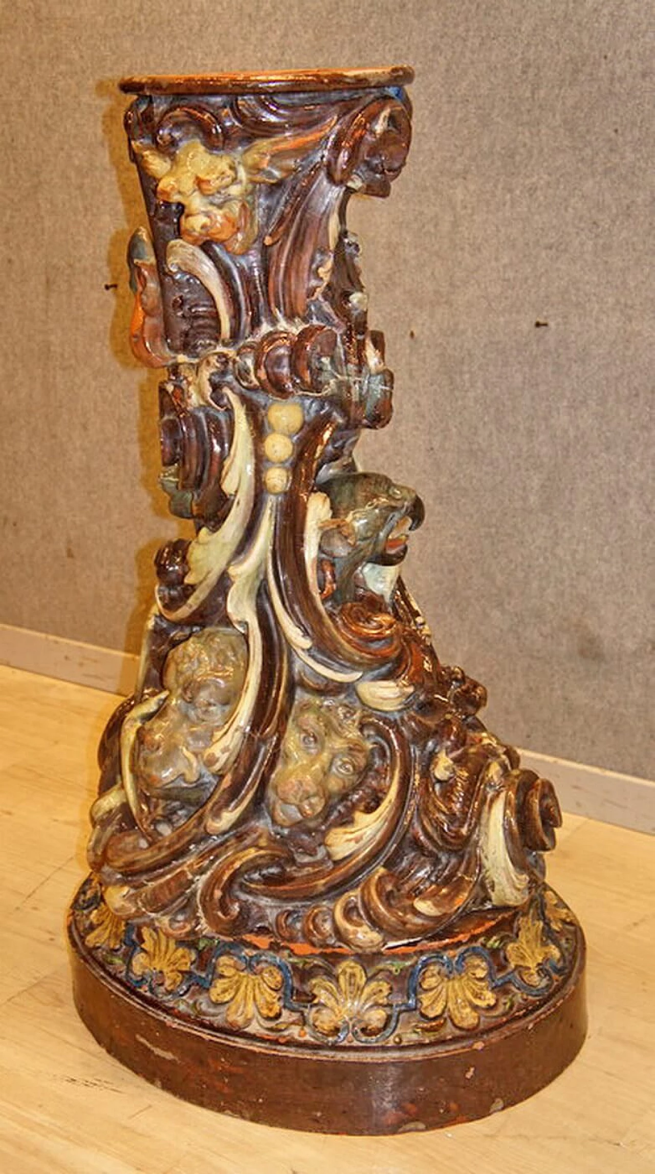 Fiorera antica in terracotta modellata e dipinta, Germania, primi '900. 1112684