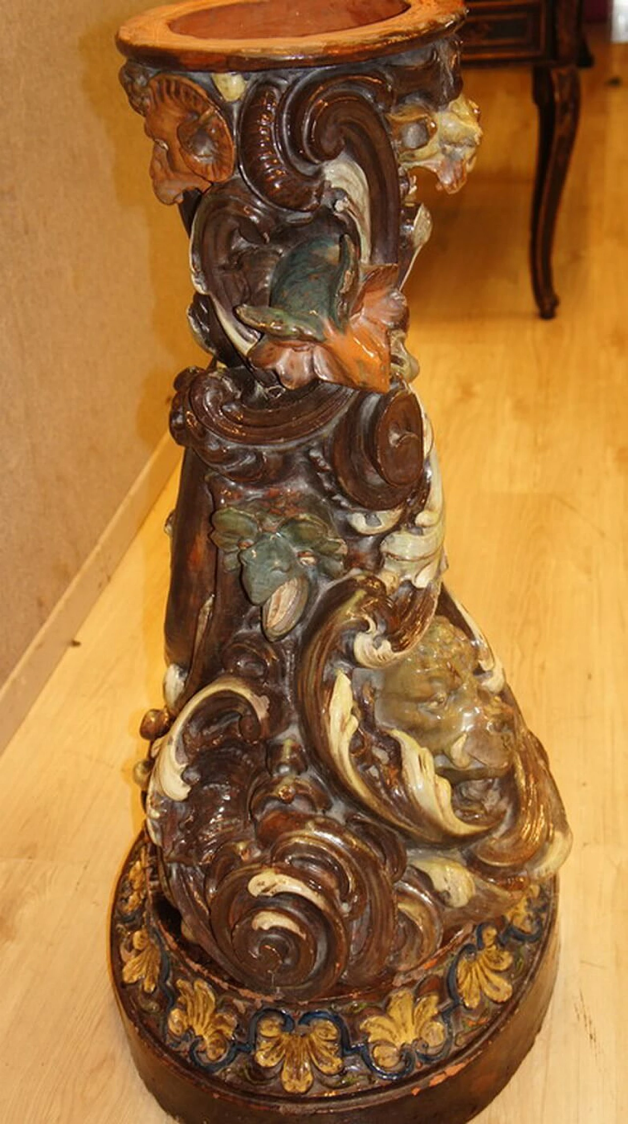 Fiorera antica in terracotta modellata e dipinta, Germania, primi '900. 1112687
