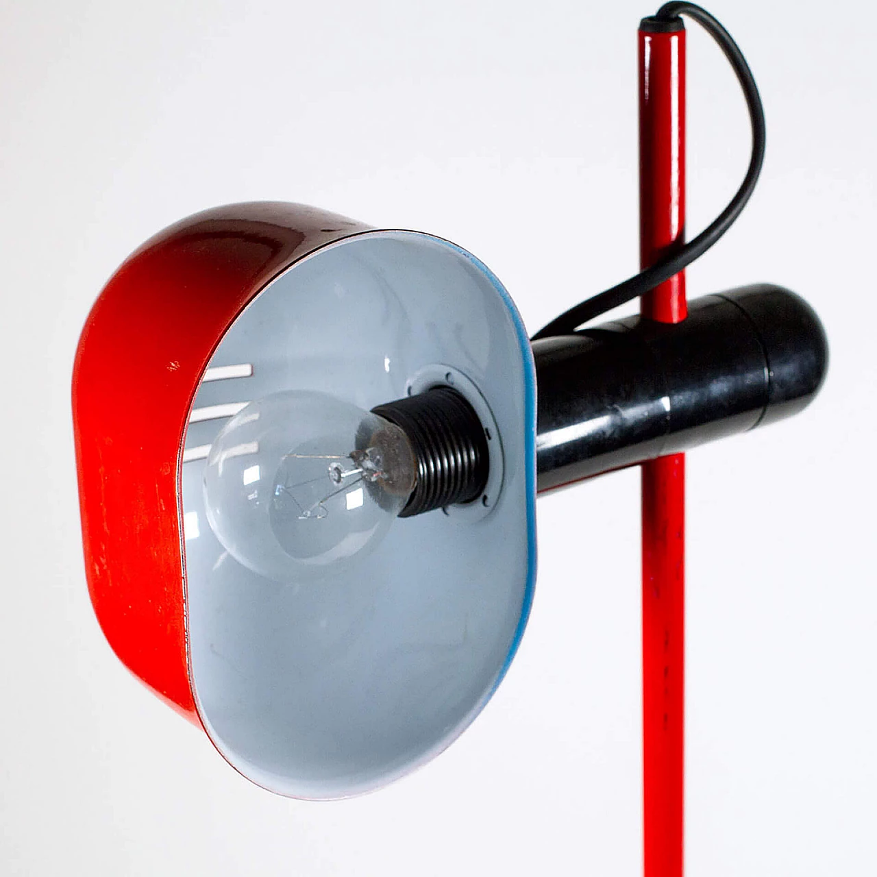 Lampada da tavolo orientabile rossa design, Italia, anni '80 1113140