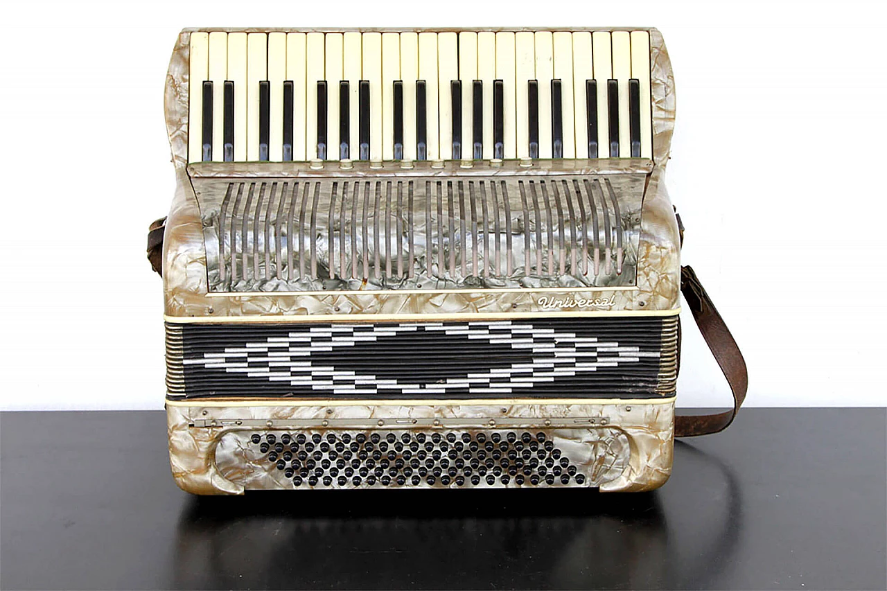 UNIVERSAL vintage Accordion, U.S.A., 50s 1113145