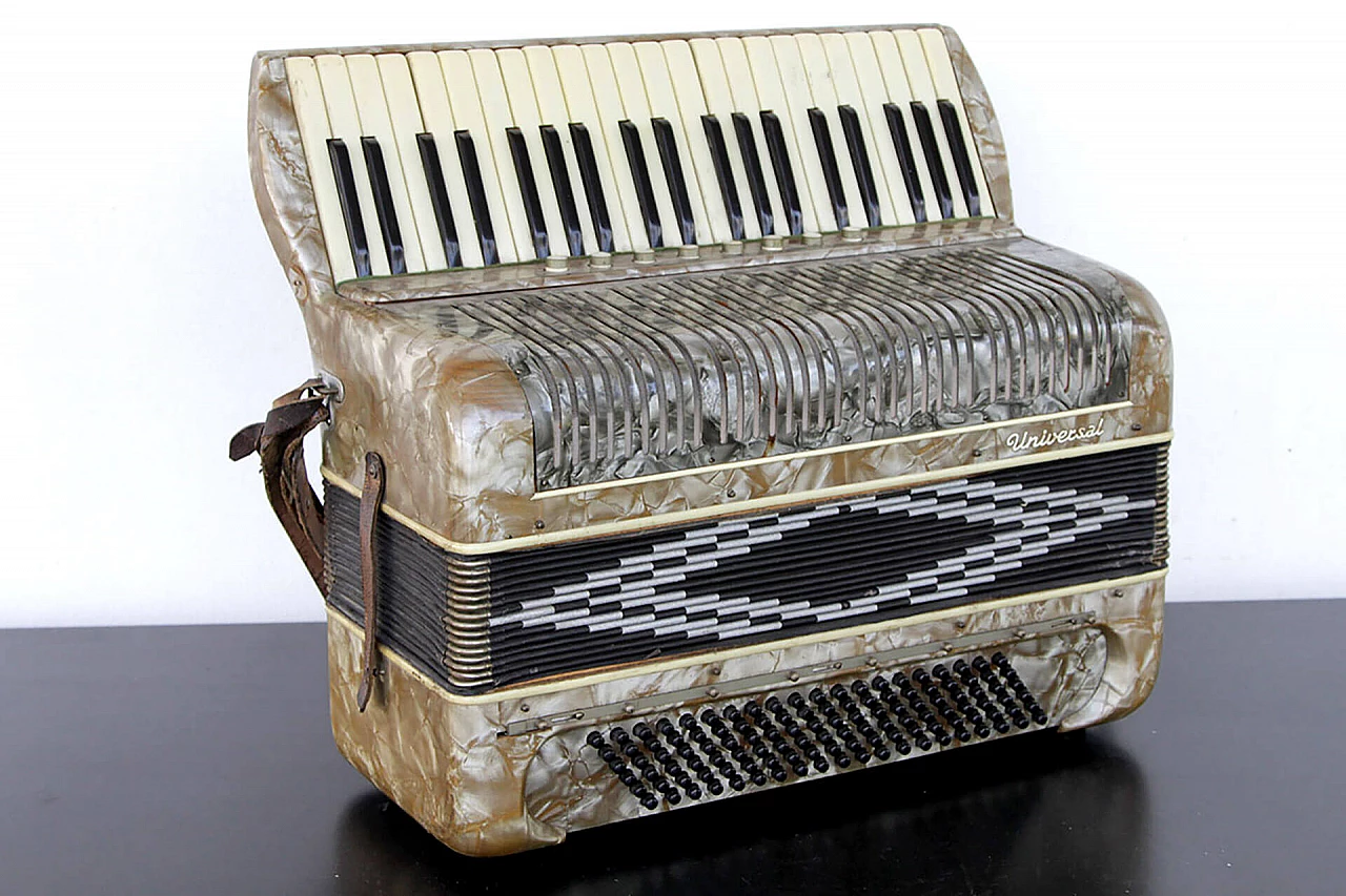 UNIVERSAL vintage Accordion, U.S.A., 50s 1113146