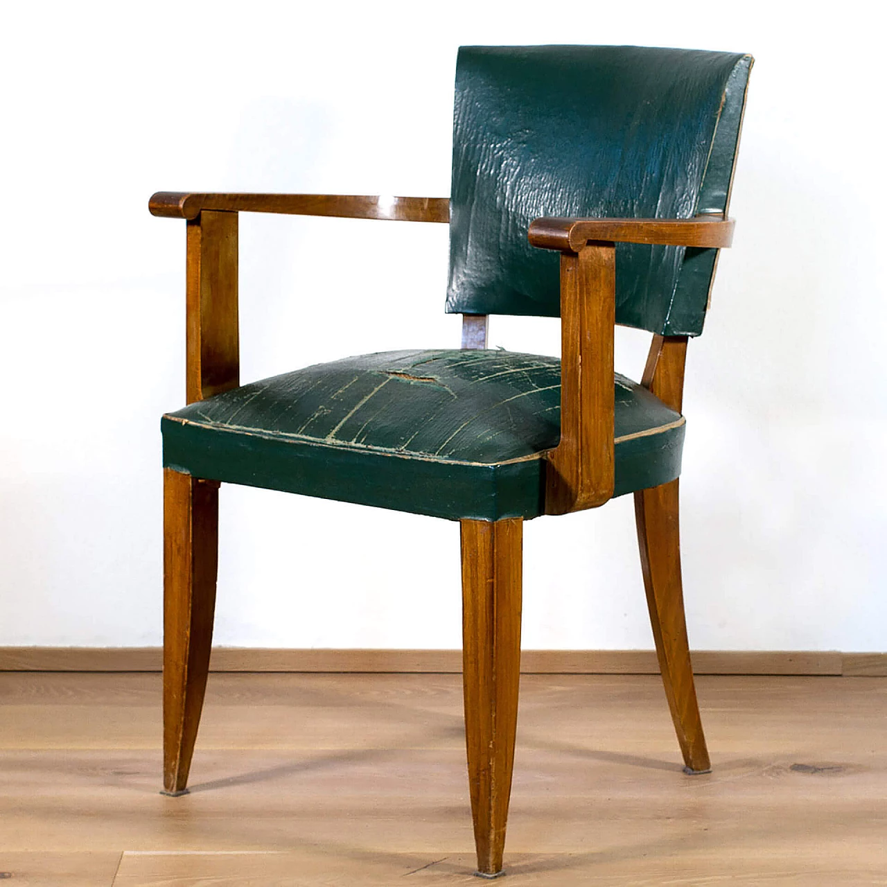 Poltroncina francese in legno e pelle verde, anni '40 1113152