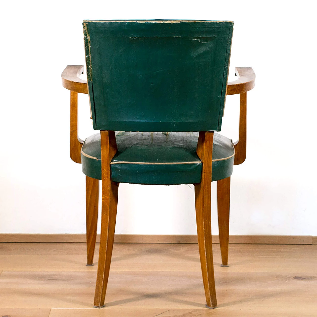 Poltroncina francese in legno e pelle verde, anni '40 1113155