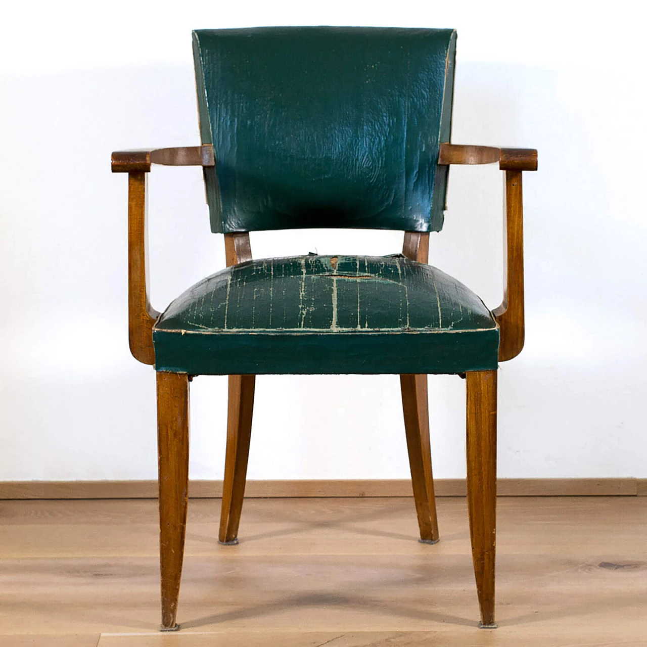 Poltroncina francese in legno e pelle verde, anni '40 1113156