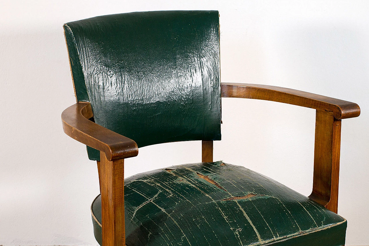 Poltroncina francese in legno e pelle verde, anni '40 1113157