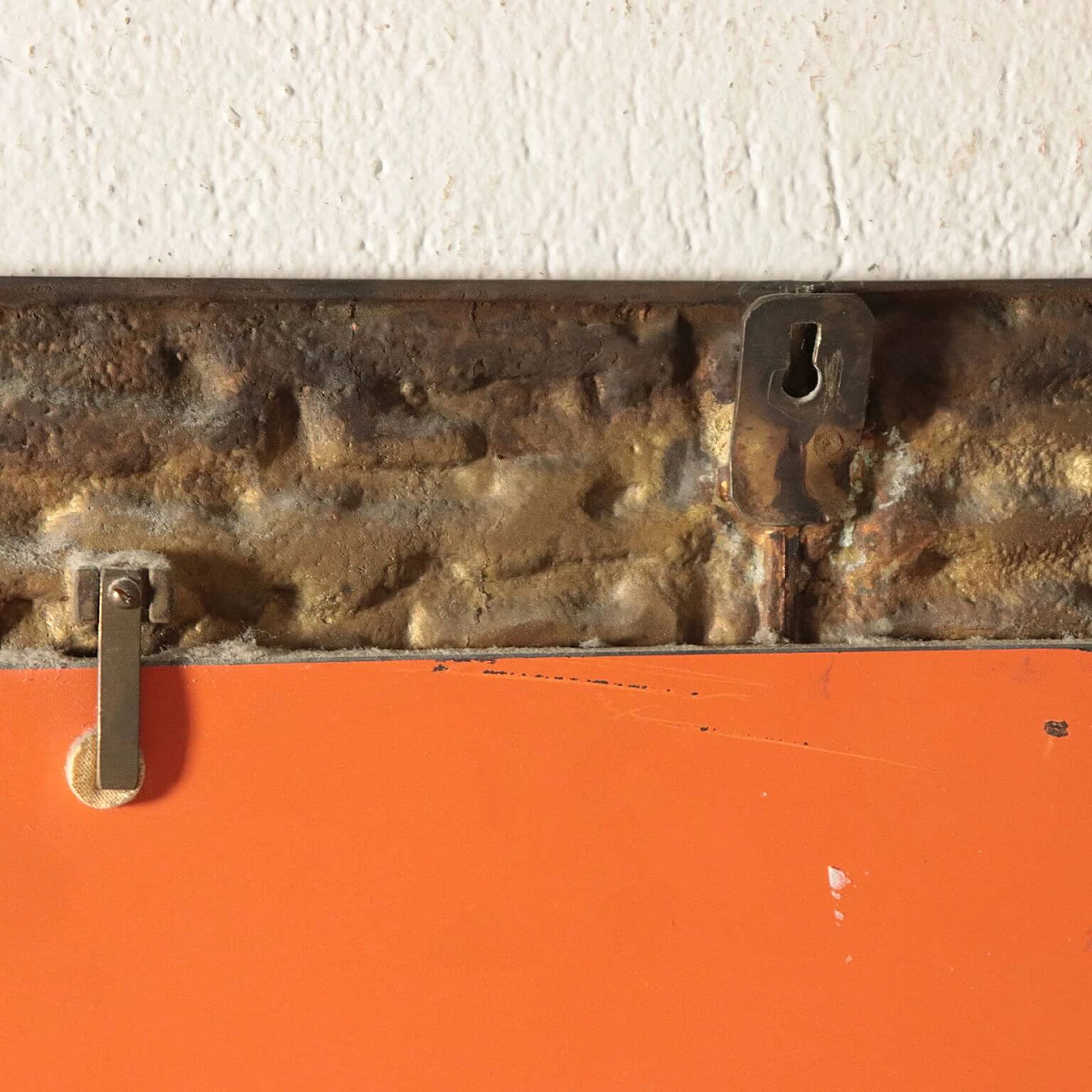 Specchio con cornice in ottone di Luciano Frigerio 1114336