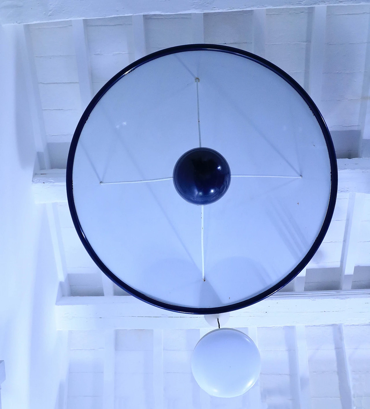 Coppia di grandi lampadari in metallo 1115833