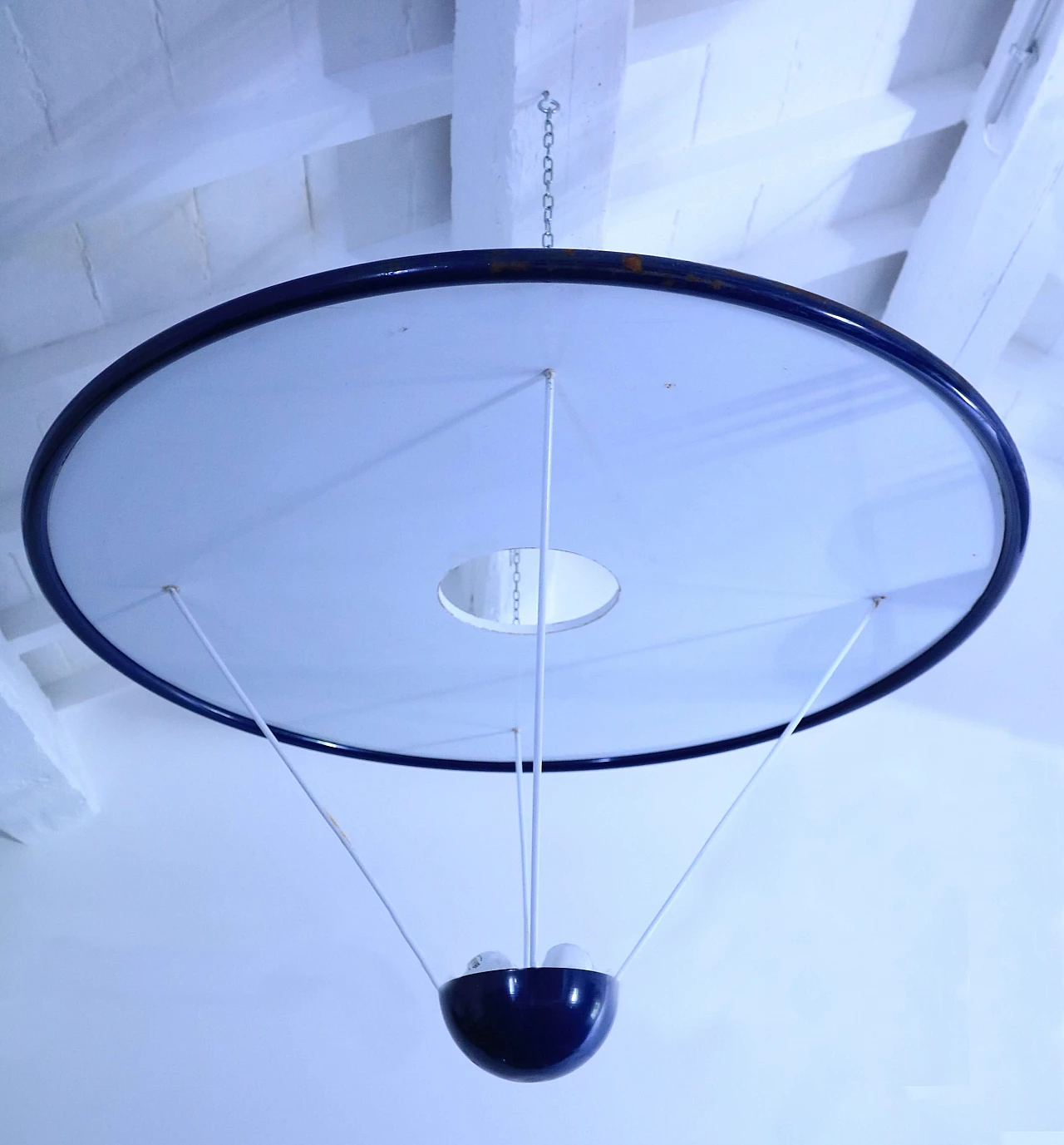 Coppia di grandi lampadari in metallo 1115834